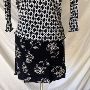 Vintage 90s black flower print “mini” skirt!